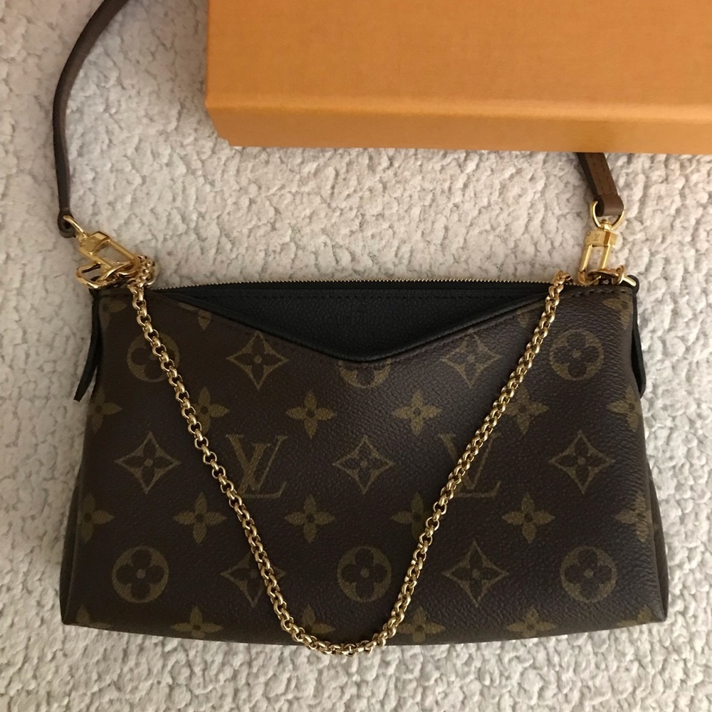 Louis Vuitton Pallas clutch,brand new condition!!